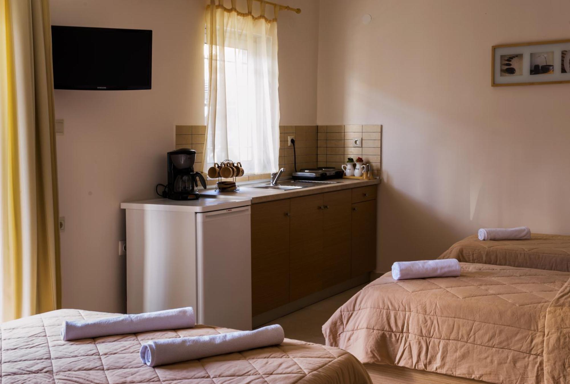 Nepheli Apartments And Studios Paralía Dış mekan fotoğraf